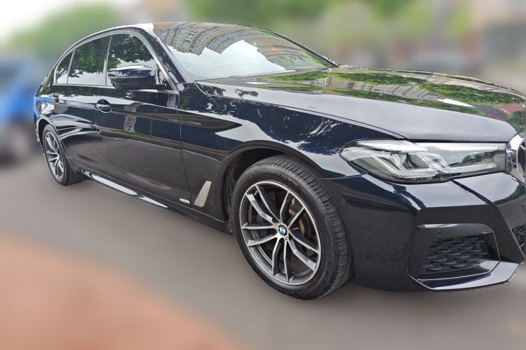 Used BMW 5 Series 2022 525Li M Sport Package Front Right 45 Deg