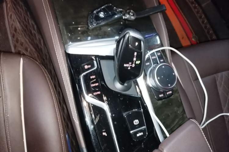 Used BMW 5 Series 2022 Second Facelift 525Li M Sport Package Gear Lever
