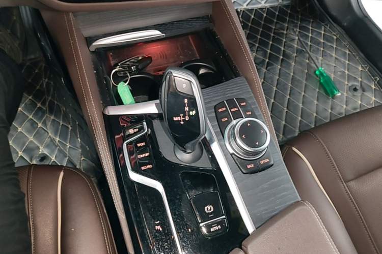 Used BMW 5 Series 2022 Restyled 530Li Leading Edition M Sport Package Gear Lever