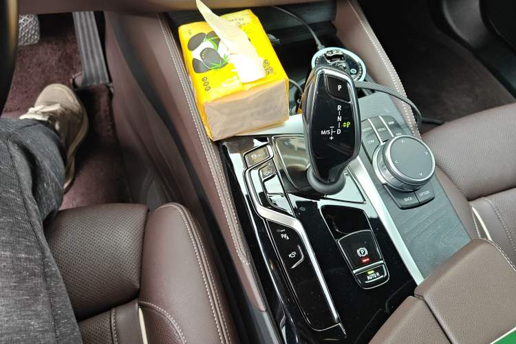 Used BMW 5 Series 2022 Second Facelift 530Li Luxury Version M Sport Package Gear Lever