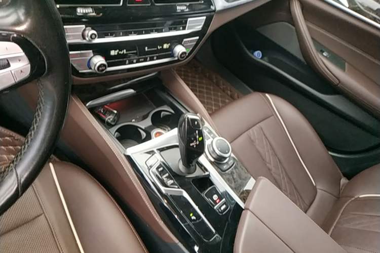 Used BMW 5 Series 2022 Restyled 525Li Luxury Package Gear Lever