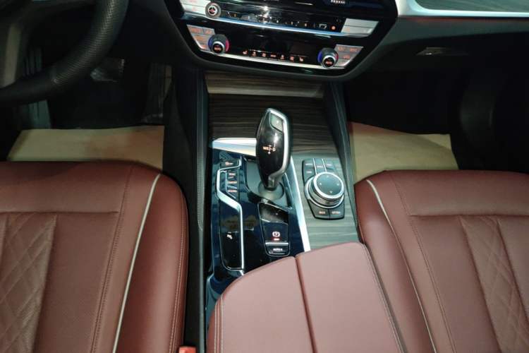 Used BMW 5 Series 2022 Restyled 530Li Leading Edition M Sport Package Gear Lever
