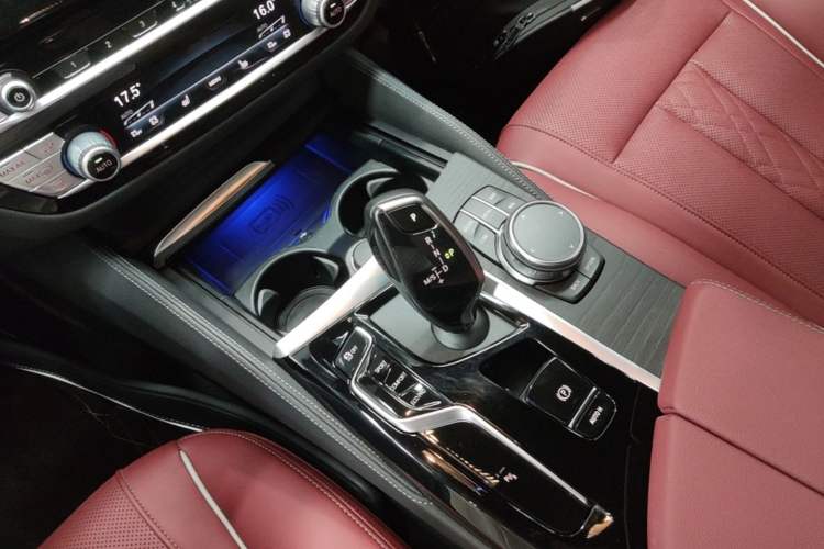 Used BMW 5 Series 2022 Second Facelift 530Li Leading Edition M Sport Package Gear Lever