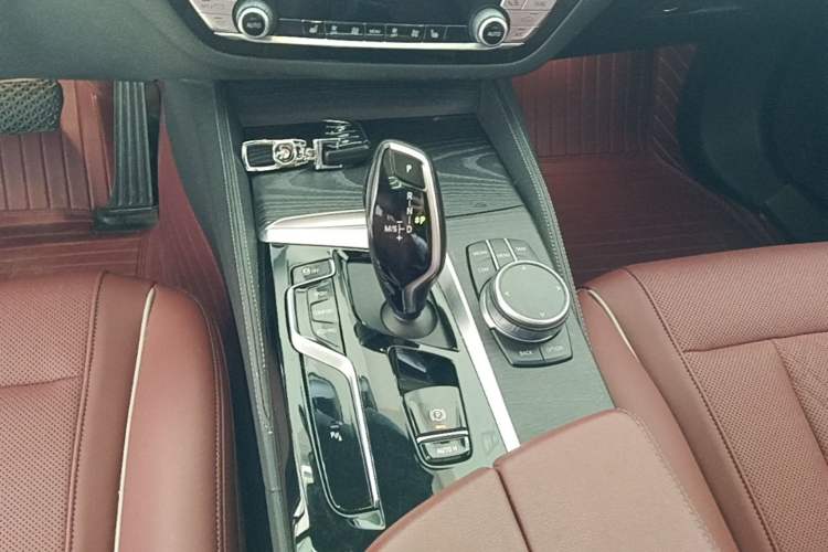 Used BMW 5 Series 2022 Restyled 530Li Leading Edition M Sport Package Gear Lever