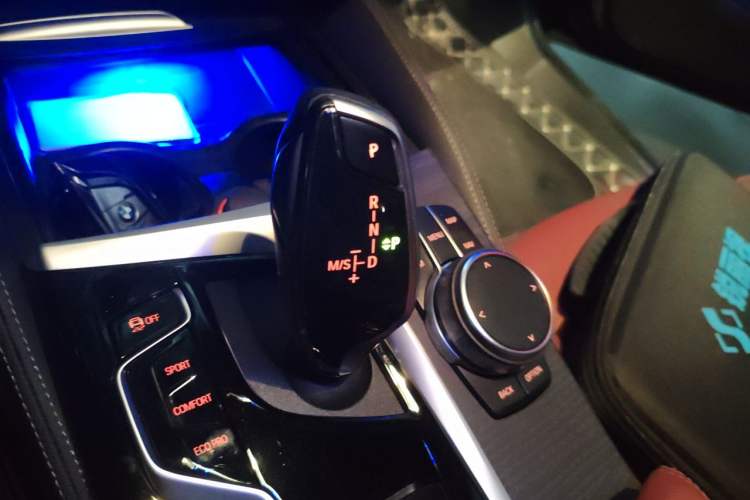 Used BMW 5 Series 2022 Second Facelift 530Li Luxury Version M Sport Package Gear Lever