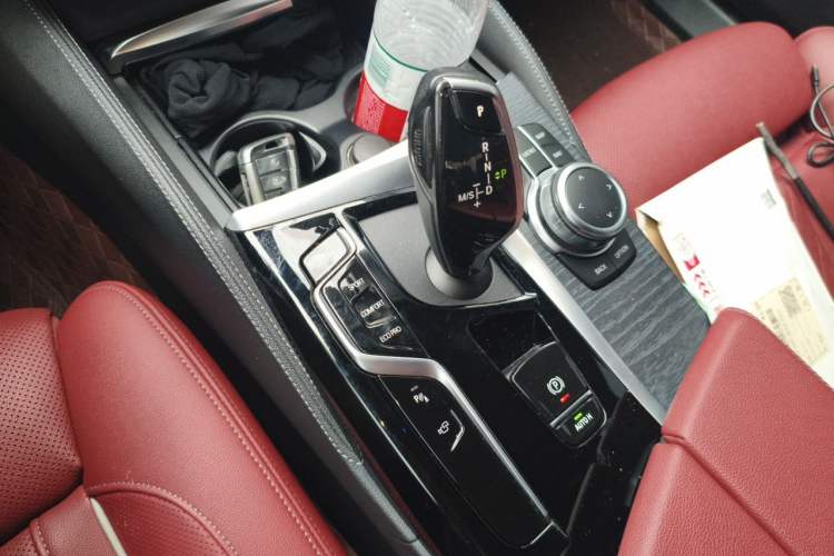 Used BMW 5 Series 2022 Second Facelift 530Li Luxury Version M Sport Package Gear Lever