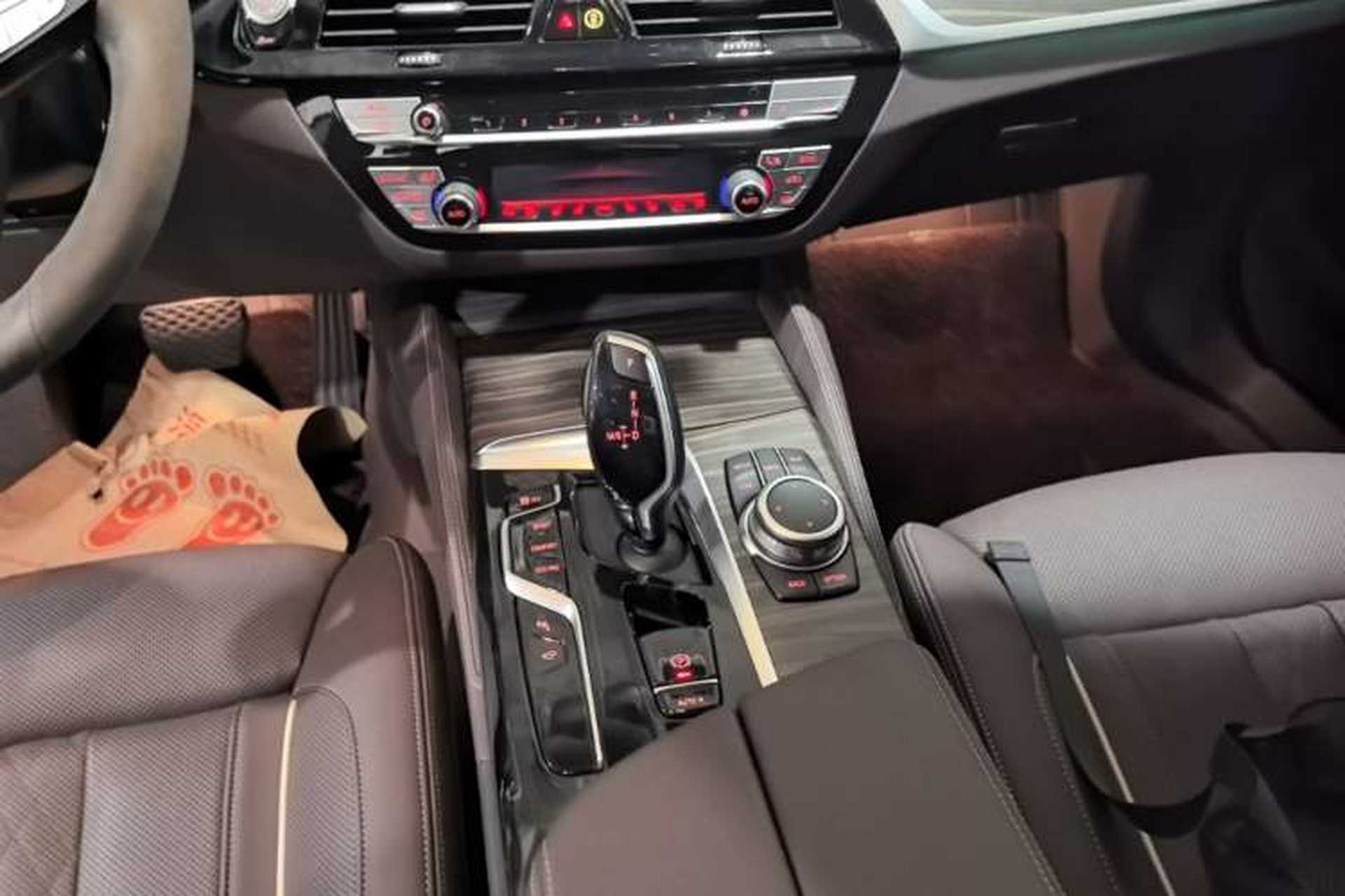 Used BMW 5 Series 2022 Second Facelift 530Li Luxury Edition Premium Package Gear Lever