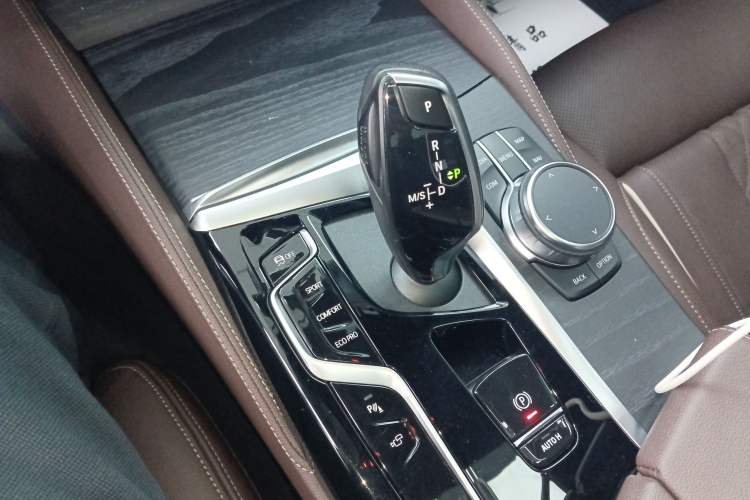 Used BMW 5 Series 2022 Revised Version 3 530Li Luxury Edition M Sport Package Gear Lever