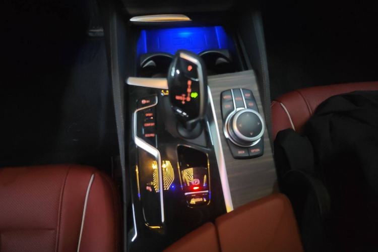 Used BMW 5 Series 2022 Updated 530Li Leading Edition Luxury Package Gear Lever