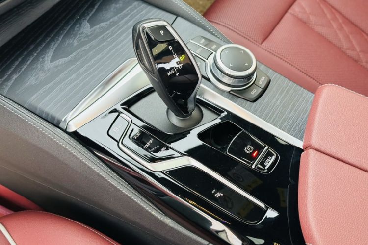 Used BMW 5 Series 2022 Restyled 530Li Leading Edition M Sport Package Gear Lever