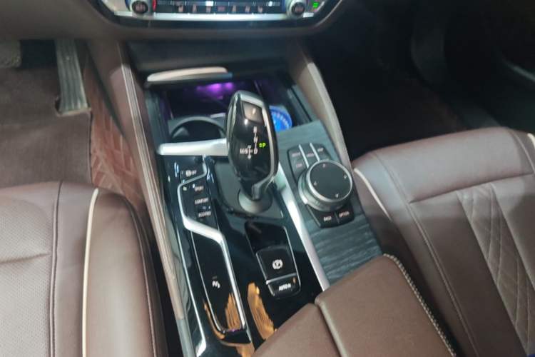 Used BMW 5 Series 2022 Restyled 530Li Leading Edition M Sport Package Gear Lever