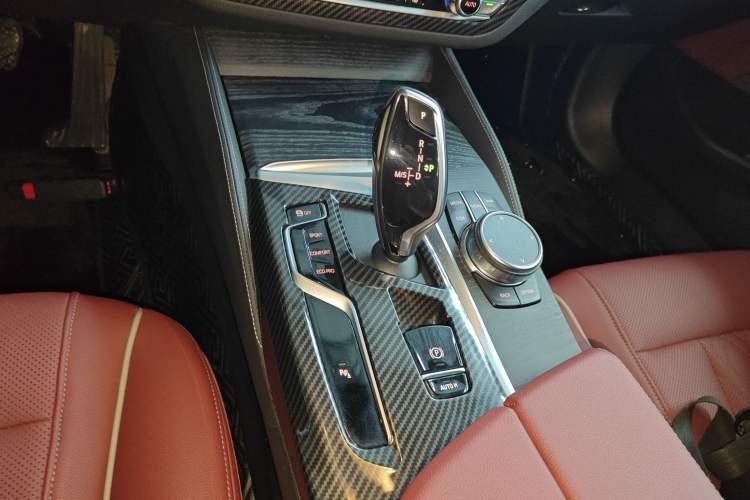 Used BMW 5 Series 2022 Second Facelift 530Li Leading Edition M Sport Package Gear Lever