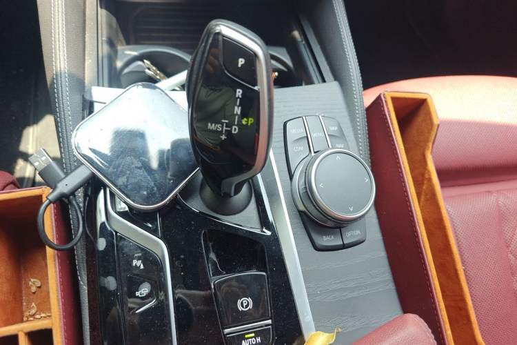 Used BMW 5 Series 2022 530Li Luxury Edition M Sport Package Gear Lever