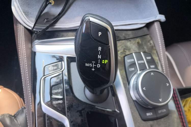 Used BMW 5 Series 2022 Second Facelift 525Li Luxury Package Gear Lever