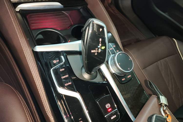 Used BMW 5 Series 2022 525Li M Sport Package Gear Lever