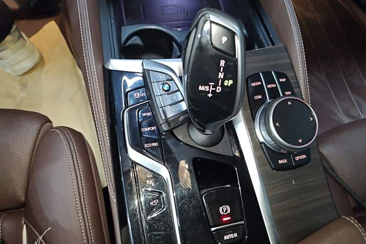 Used BMW 5 Series 2022 Updated 530Li Luxury Edition Premium Package Gear Lever