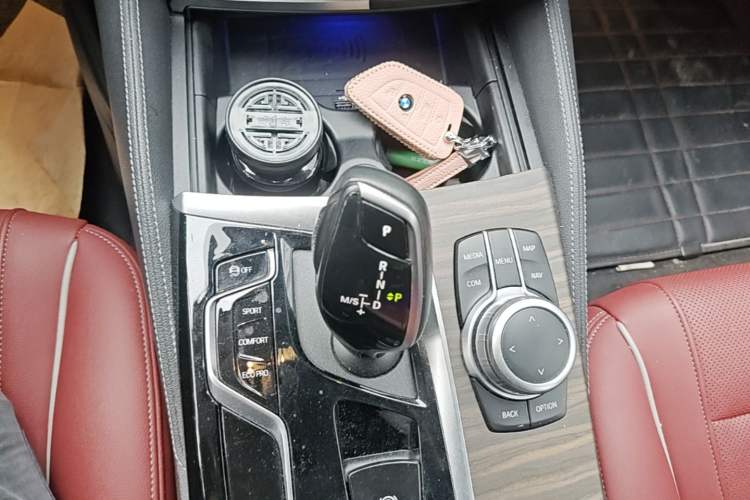Used BMW 5 Series 2022 Updated 530Li Leading Edition Luxury Package Gear Lever
