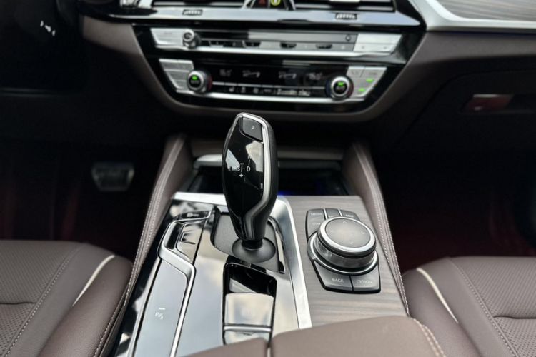 Used BMW 5 Series 2022 Updated 530Li Leading Edition Luxury Package Gear Lever