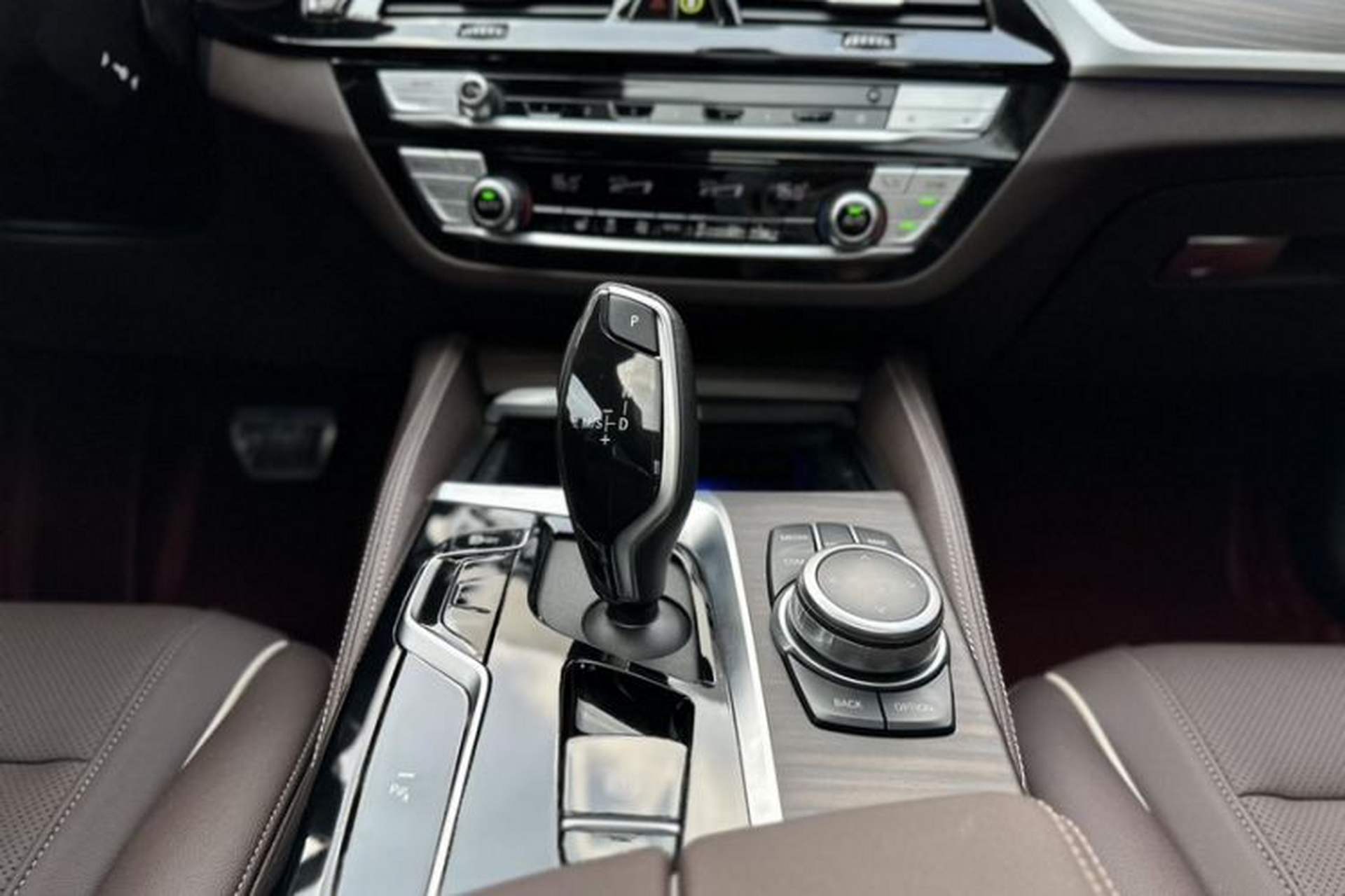 Used BMW 5 Series 2022 Updated 530Li Leading Edition Luxury Package Gear Lever