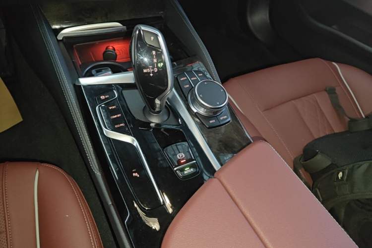 Used BMW 5 Series 2022 Second Facelift 525Li M Sport Package Gear Lever