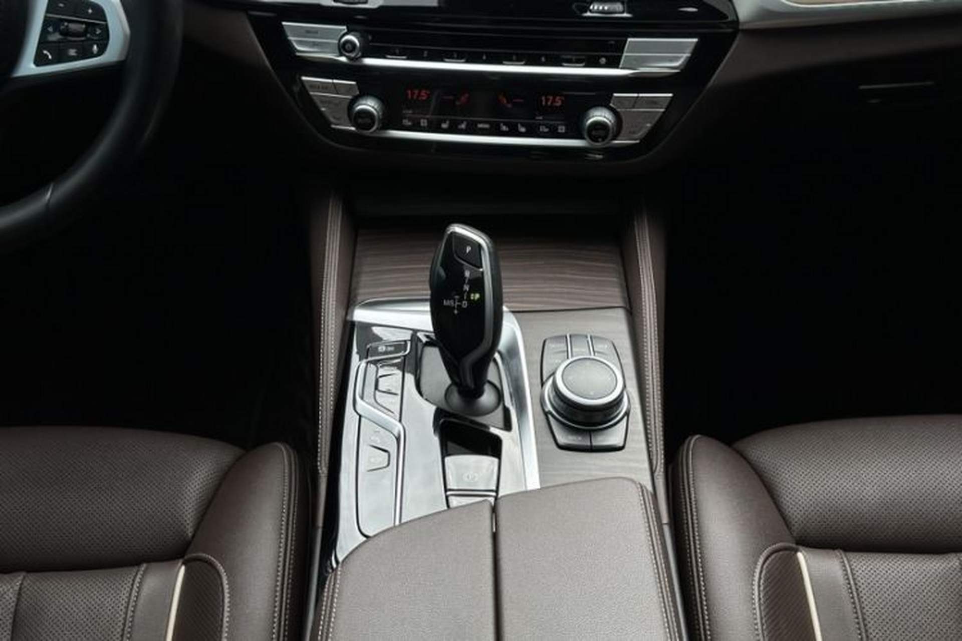 Used BMW 5 Series 2022 Second Facelift 530Li Luxury Version M Sport Package Gear Lever