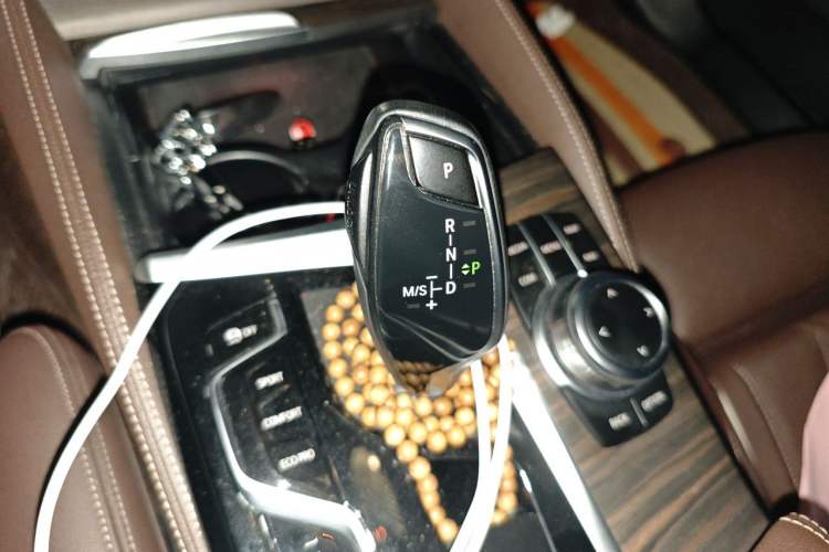 Used BMW 5 Series 2022 Second Facelift 530Li Luxury Edition Premium Package Gear Lever