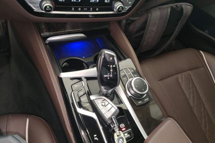 Used BMW 5 Series 2022 Restyled 525Li M Sport Package Gear Lever