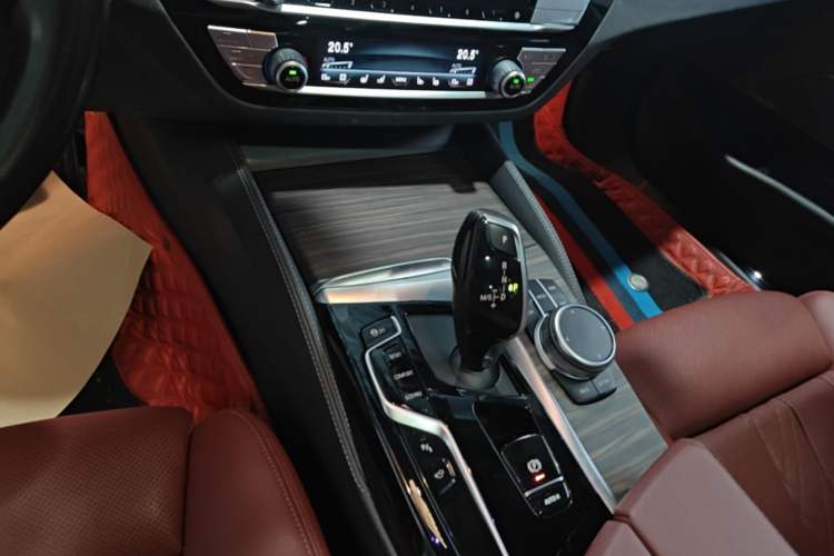 Used BMW 5 Series 2022 Second Facelift 530Li Luxury Version M Sport Package Gear Lever