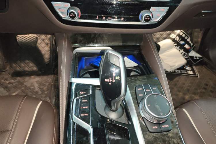 Used BMW 5 Series 2022 Second Facelift 525Li Luxury Package Gear Lever