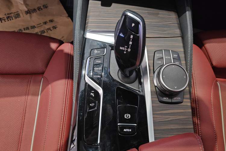 Used BMW 5 Series 2022 Second Facelift 530Li Luxury Version M Sport Package Gear Lever