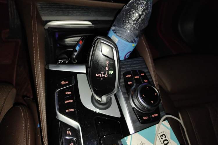 Used BMW 5 Series 2022 Second Facelift 530Li Luxury Version M Sport Package Gear Lever