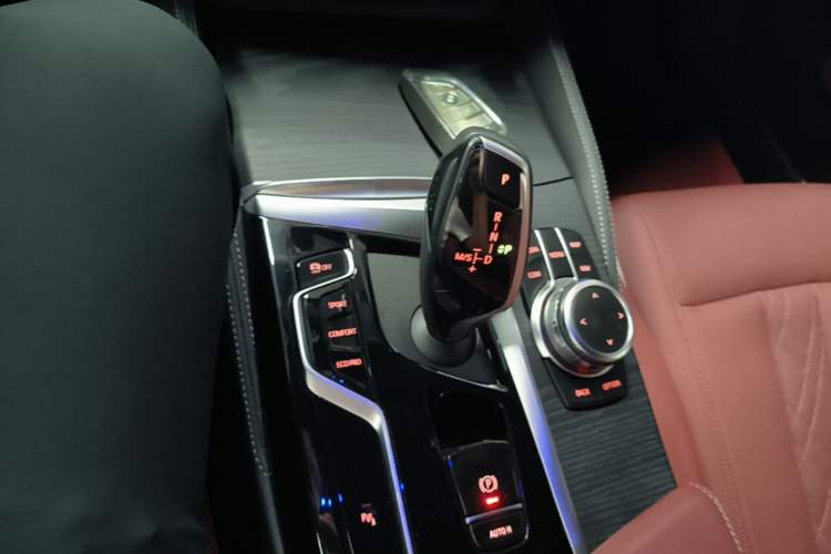 Used BMW 5 Series 2022 Restyled 530Li Leading Edition M Sport Package Gear Lever