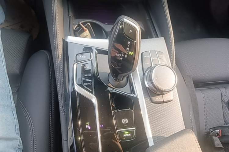 Used BMW 5 Series 2022 Second Facelift 525i M Sport Package Gear Lever