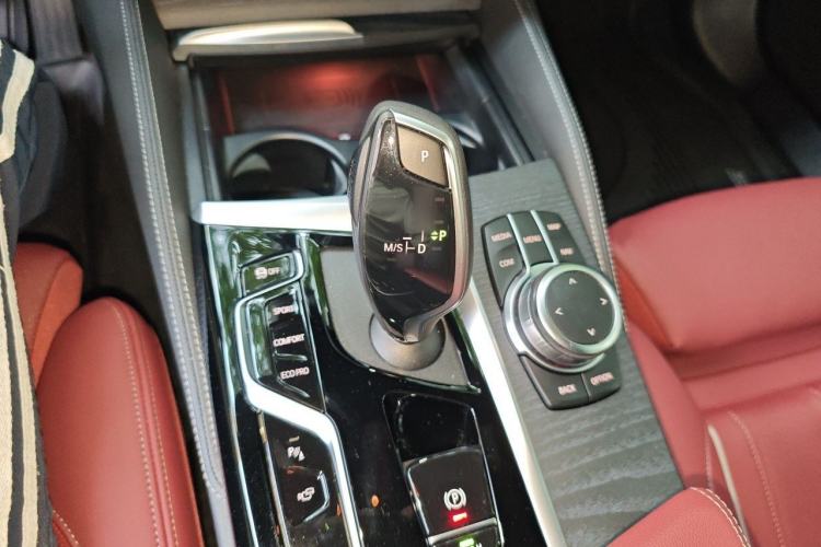 Used BMW 5 Series 2022 Second Facelift 530Li Luxury Version M Sport Package Gear Lever