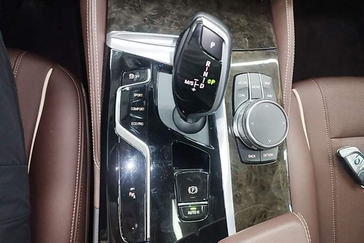 Used BMW 5 Series 2022 Second Facelift 525Li Luxury Package Gear Lever