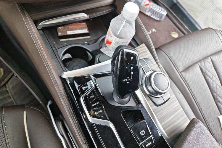 Used BMW 5 Series 2022 Updated 530Li Leading Edition Luxury Package Gear Lever