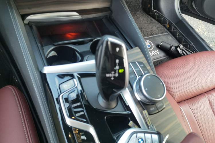 Used BMW 5 Series 2022 Second Facelift 530Li Luxury Version M Sport Package Gear Lever