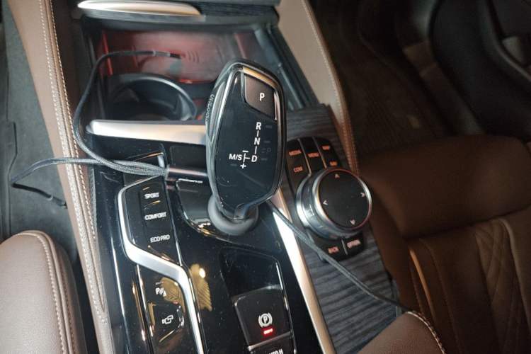 Used BMW 5 Series 2022 Revised Version 3 530Li Luxury Edition M Sport Package Gear Lever