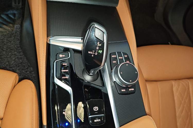 Used BMW 5 Series 2022 530i M Sport Package Gear Lever