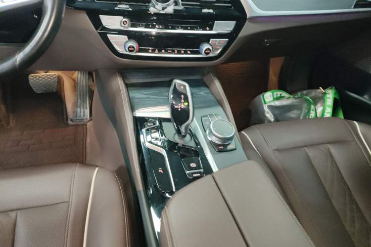 Used BMW 5 Series 2022 Second Facelift 530Li Leading Edition M Sport Package Gear Lever