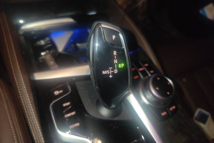 Used BMW 5 Series 2022 Second Facelift 530Li Luxury Version M Sport Package Gear Lever