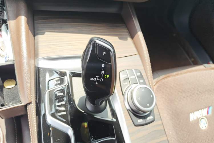 Used BMW 5 Series 2022 Updated 530Li xDrive Luxury Package Gear Lever