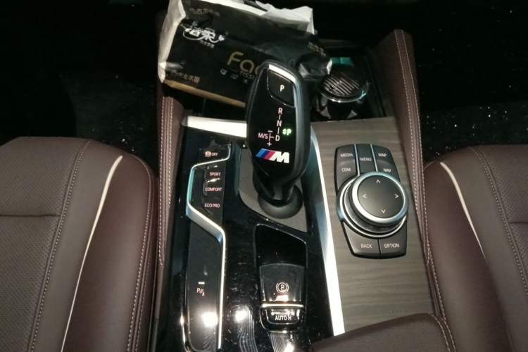 Used BMW 5 Series 2022 530Li Leading Model M Sport Package Gear Lever