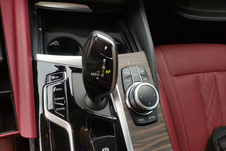 Used BMW 5 Series 2022 Updated 530Li Leading Edition Luxury Package Gear Lever