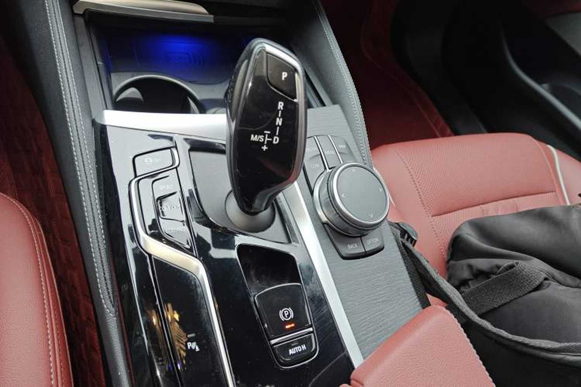 Used BMW 5 Series 2022 Second Facelift 530Li Leading Edition M Sport Package Gear Lever