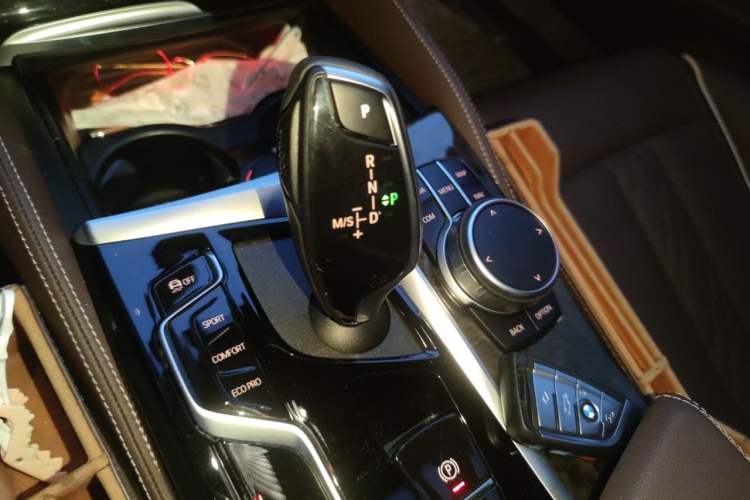 Used BMW 5 Series 2022 525Li M Sport Package Gear Lever