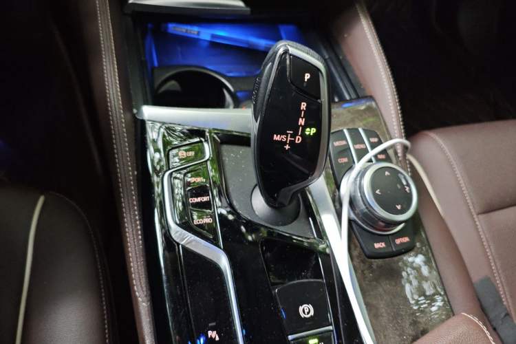 Used BMW 5 Series 2022 Second Facelift 525Li Luxury Package Gear Lever