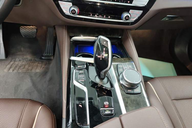 Used BMW 5 Series 2022 Second Facelift 525Li Luxury Package Gear Lever