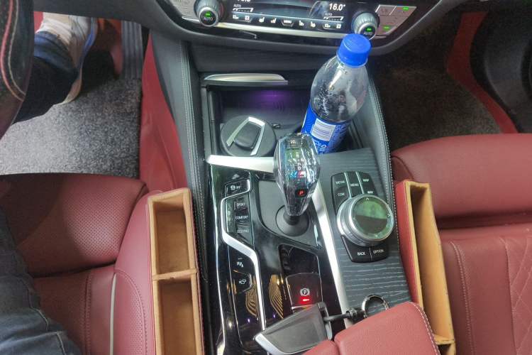 Used BMW 5 Series 2022 Restyled 530Li Luxury Edition M Sport Package Gear Lever