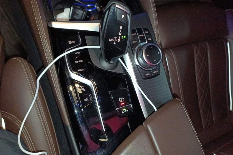 Used BMW 5 Series 2022 Restyled 540i Luxury Edition M Sport Package Gear Lever